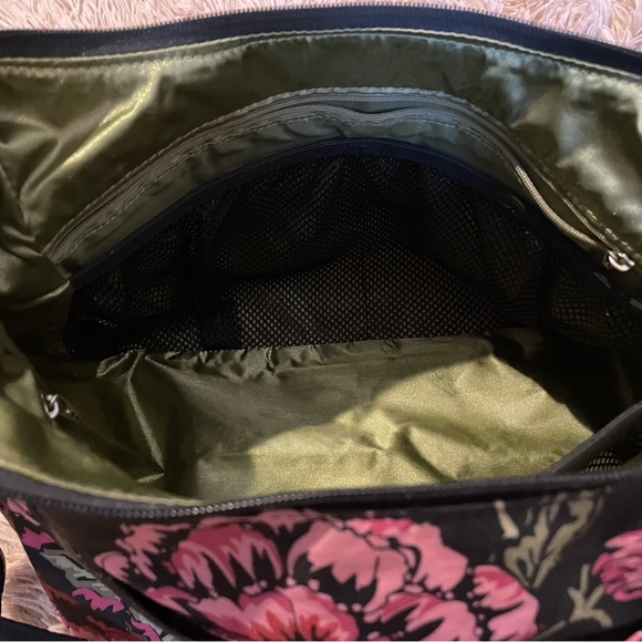 Jujube Hobobe bag and change mat “blooming romance” - Picture 7 of 12